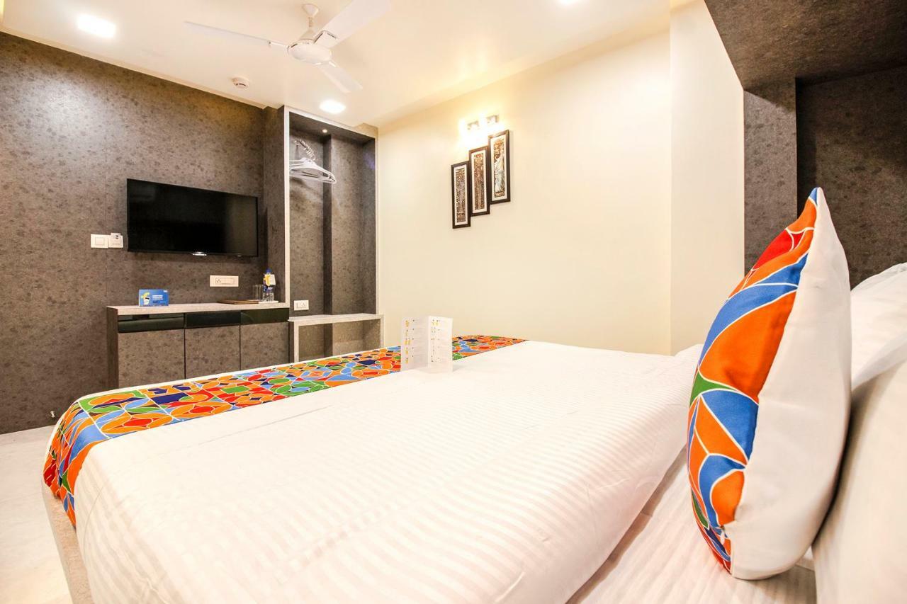 FabHotel Radana Navi Mumbai Bagian luar foto
